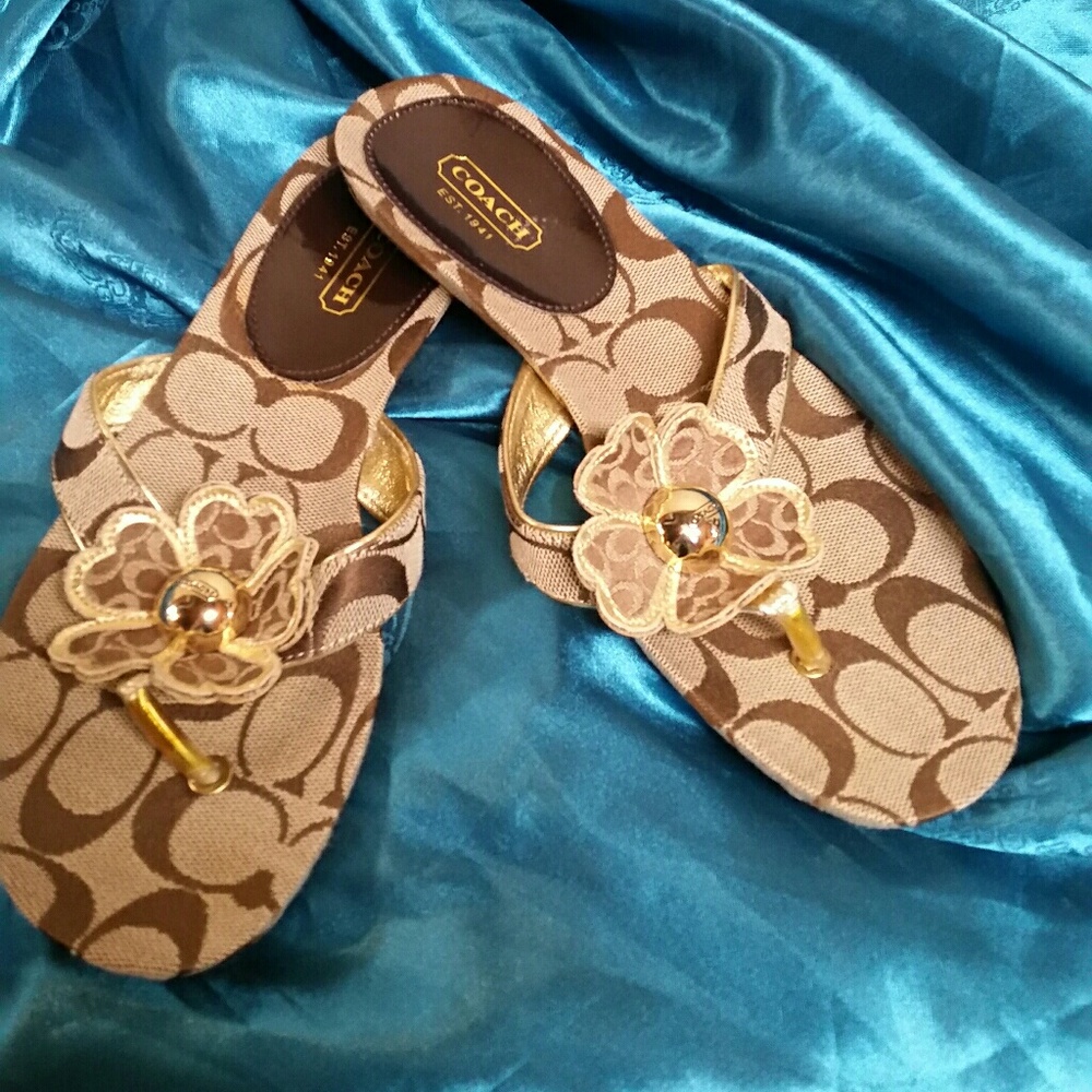Size 8 coach flip flops - Picture 1 of 4